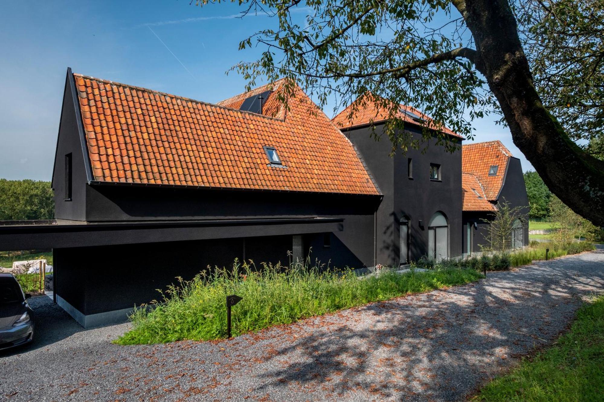 Sint-Pieters-Leeuw Apartment L'O Reine Of Budgetkamer The Box מראה חיצוני תמונה